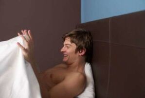 Un home aumentou o seu pene mediante masaxes